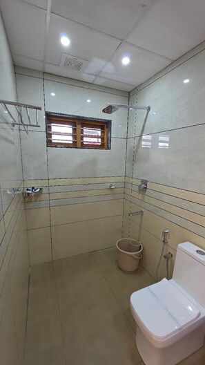 Bathroom - Rosa Mystica Hotels & Resorts (Devikolam)