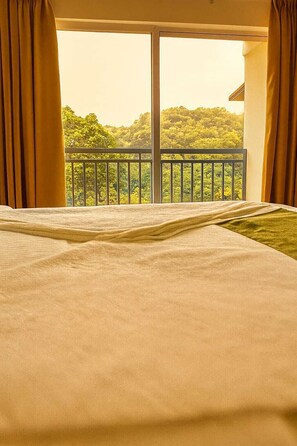 In-room safe, desk, laptop workspace, free WiFi