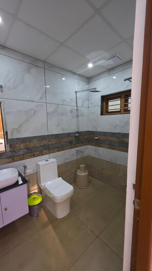 A bathroom with a toilet, bidet, and sink. - Rosa Mystica Hotels & Resorts (Devikolam)