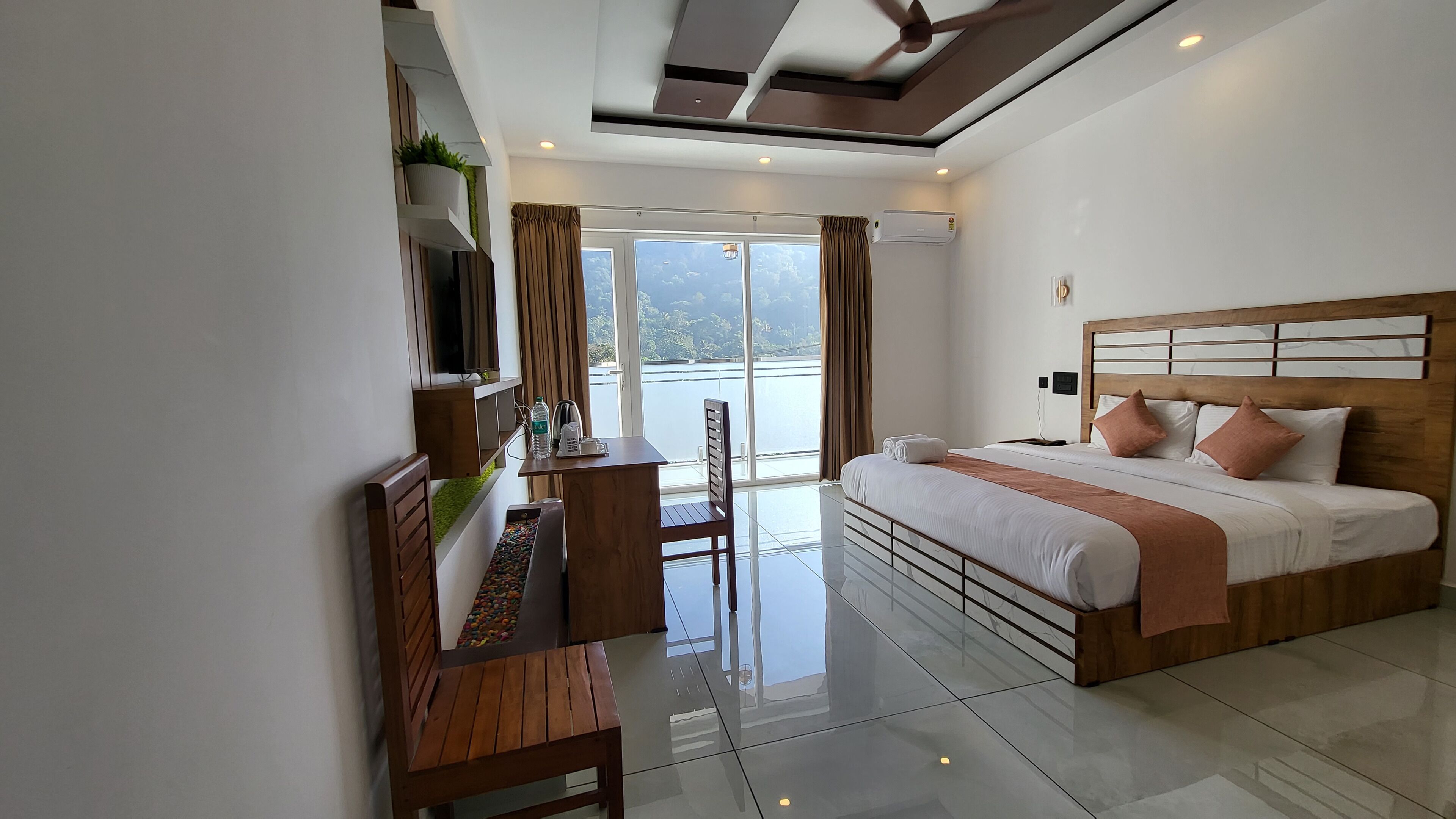 In-room safe, desk, laptop workspace, free WiFi