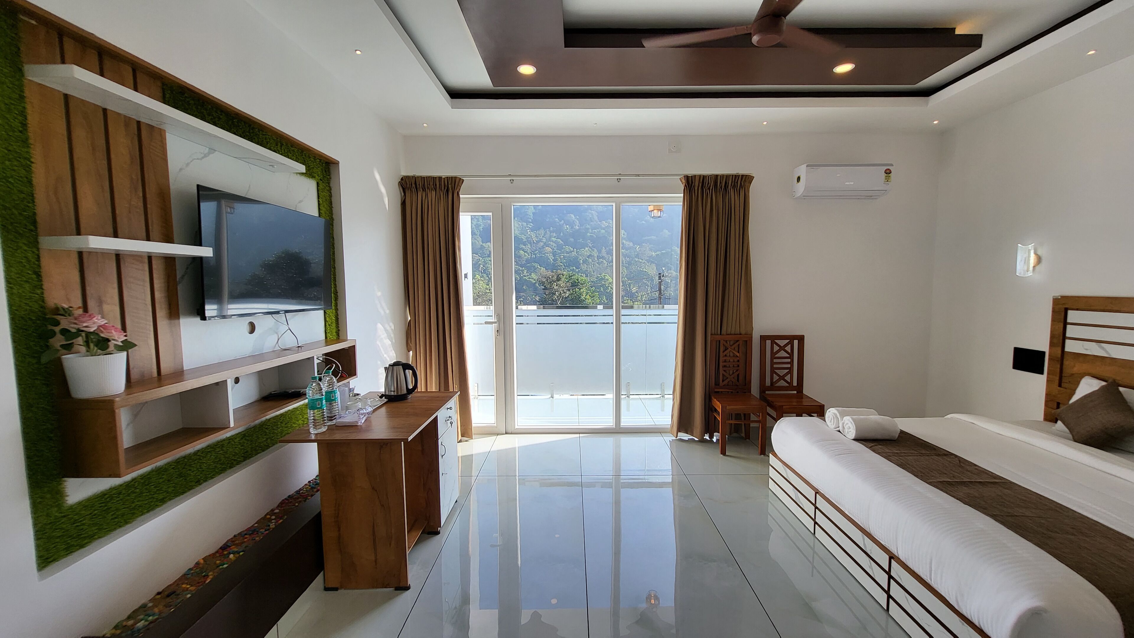 In-room safe, desk, laptop workspace, free WiFi