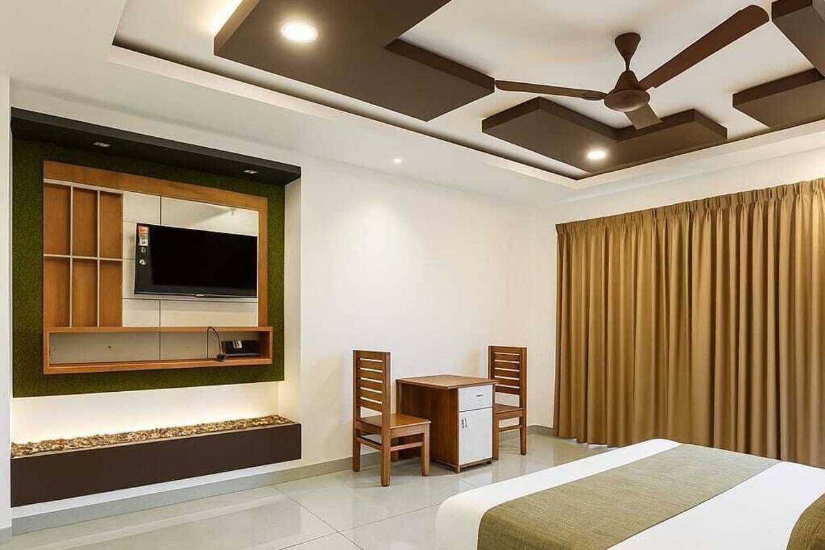 In-room safe, desk, laptop workspace, free WiFi