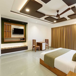 In-room safe, desk, laptop workspace, free WiFi