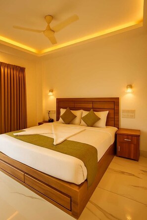 In-room safe, desk, laptop workspace, free WiFi