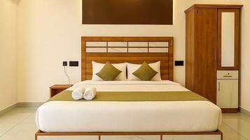 In-room safe, desk, laptop workspace, free WiFi