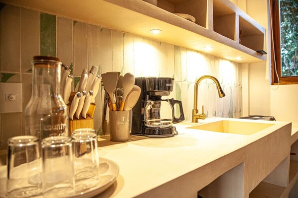 Fridge, stovetop, coffee/tea maker, toaster