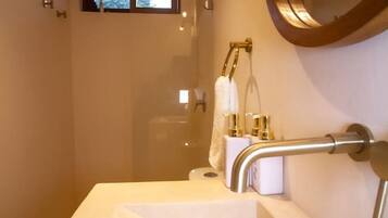 Suihku, pyyhkeet, saippua