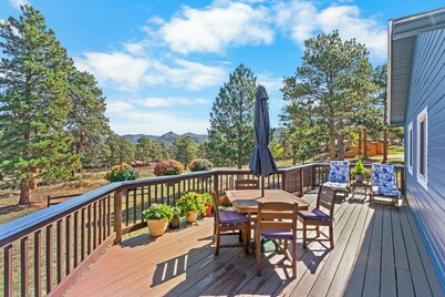 Whispering Pines Getaway with hot tub, large deck, game room and wildlife views