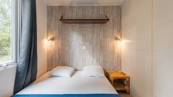 3 bedrooms, bed sheets