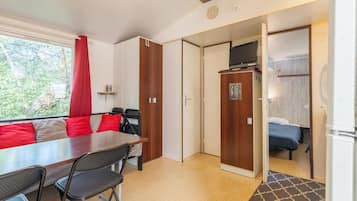 3 bedrooms, bed sheets