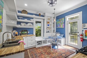 Micro-ondes, four, plaque de cuisson, lave-vaisselle