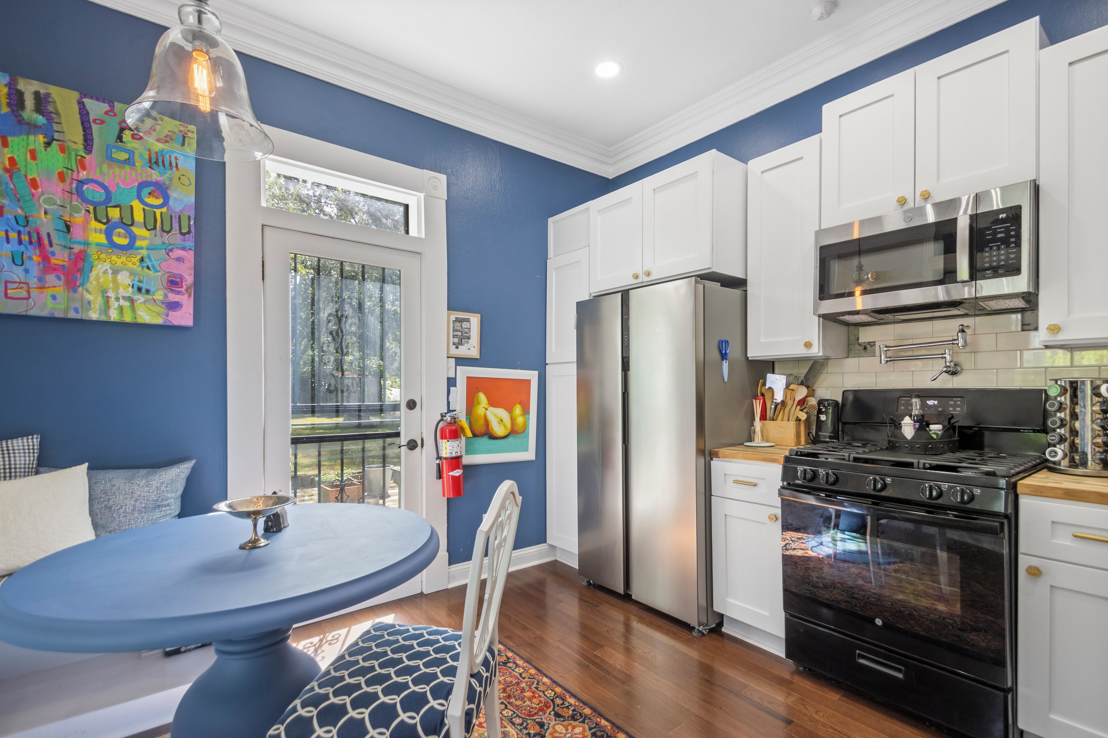 Mikroaaltouuni, uuni, liesi, astianpesukone