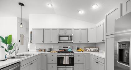 Cozy 2BR With Golfcart | 5 Mins to Eastport Sq.