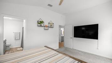 2 bedrooms, iron/ironing board, Internet, bed sheets