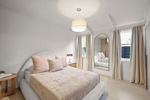 3 bedrooms, iron/ironing board, Internet, bed sheets