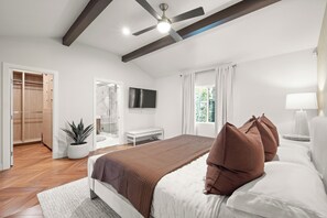 3 bedrooms, iron/ironing board, Internet, bed sheets