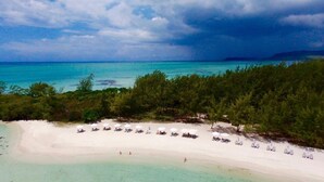 Beach - Apartment at Anahita 5*Resort : golf & access to Ile aux Cerfs exclusive beach 4 (Beau Champ)