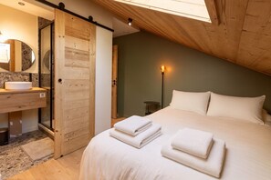 4 عدّة غرف نوم وواي فاي وملاءات أسرّة