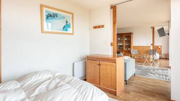 2 chambres, fer et planche Ă repasser