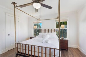 Desk, iron/ironing board, WiFi, bed sheets