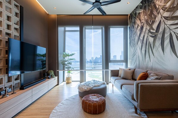 TV - Seaside Elegance: 3 Rm Oasis Panoramic Ocean Views (Tanjung Tokong)