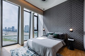 3 bedrooms, iron/ironing board, WiFi, bed sheets - Seaside Elegance: 3 Rm Oasis Panoramic Ocean Views (Tanjung Tokong)