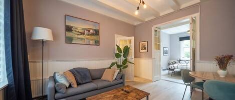 智能電視、書籍、電腦螢幕