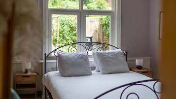 2 Schlafzimmer, Schreibtisch, Bügeleisen/Bügelbrett, WLAN