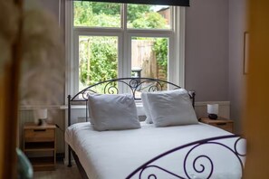 2 Schlafzimmer, Schreibtisch, Bügeleisen/Bügelbrett, WLAN