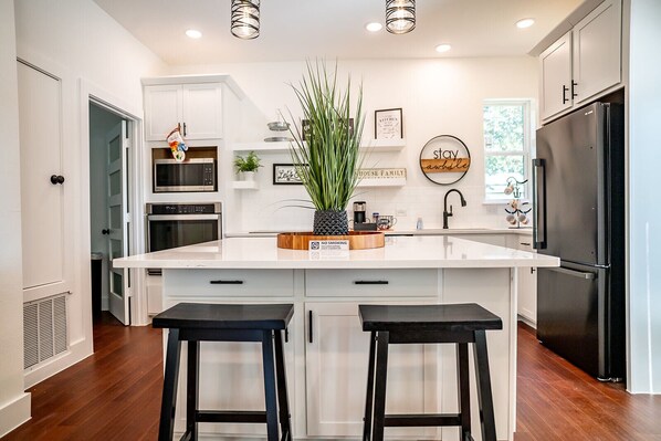 Microwave, oven, stovetop, dishwasher