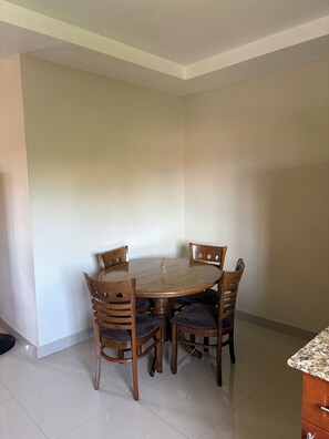 Dining - Portmore Cozy Home Country Club (Portmore)