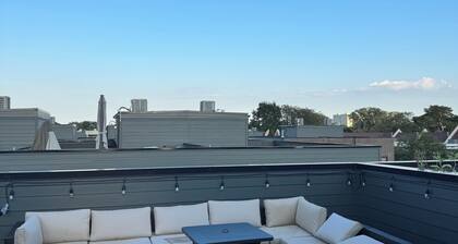4-bedroom townhome in superb Chicago