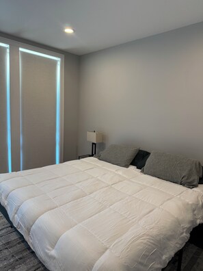 4 bedrooms, iron/ironing board, Internet, bed sheets