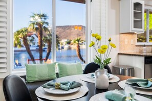 Dining - Lakefront w/ Pool & Hot tub & Boat & Gym & Massage (Glendale)