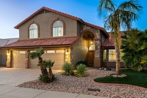 Exterior - Lakefront w/ Pool & Hot tub & Boat & Gym & Massage (Glendale)