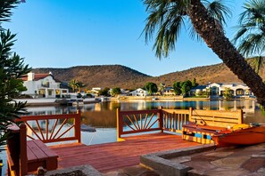 Property grounds - Lakefront w/ Pool & Hot tub & Boat & Gym & Massage (Glendale)