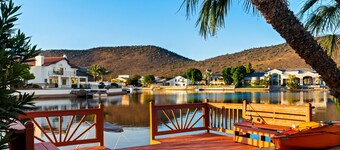 Lakefront w/ Pool & Hot tub & Boat & Gym & Massage