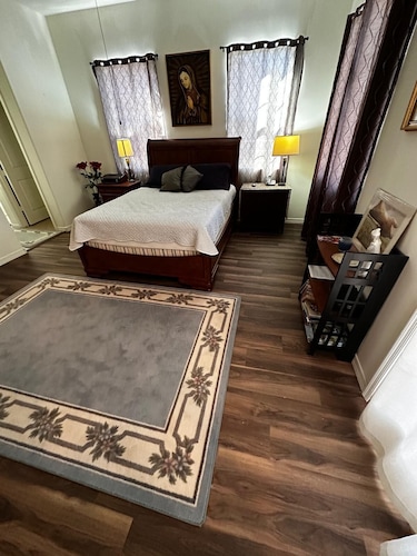 Soothing apartment with AC in charming Chandler