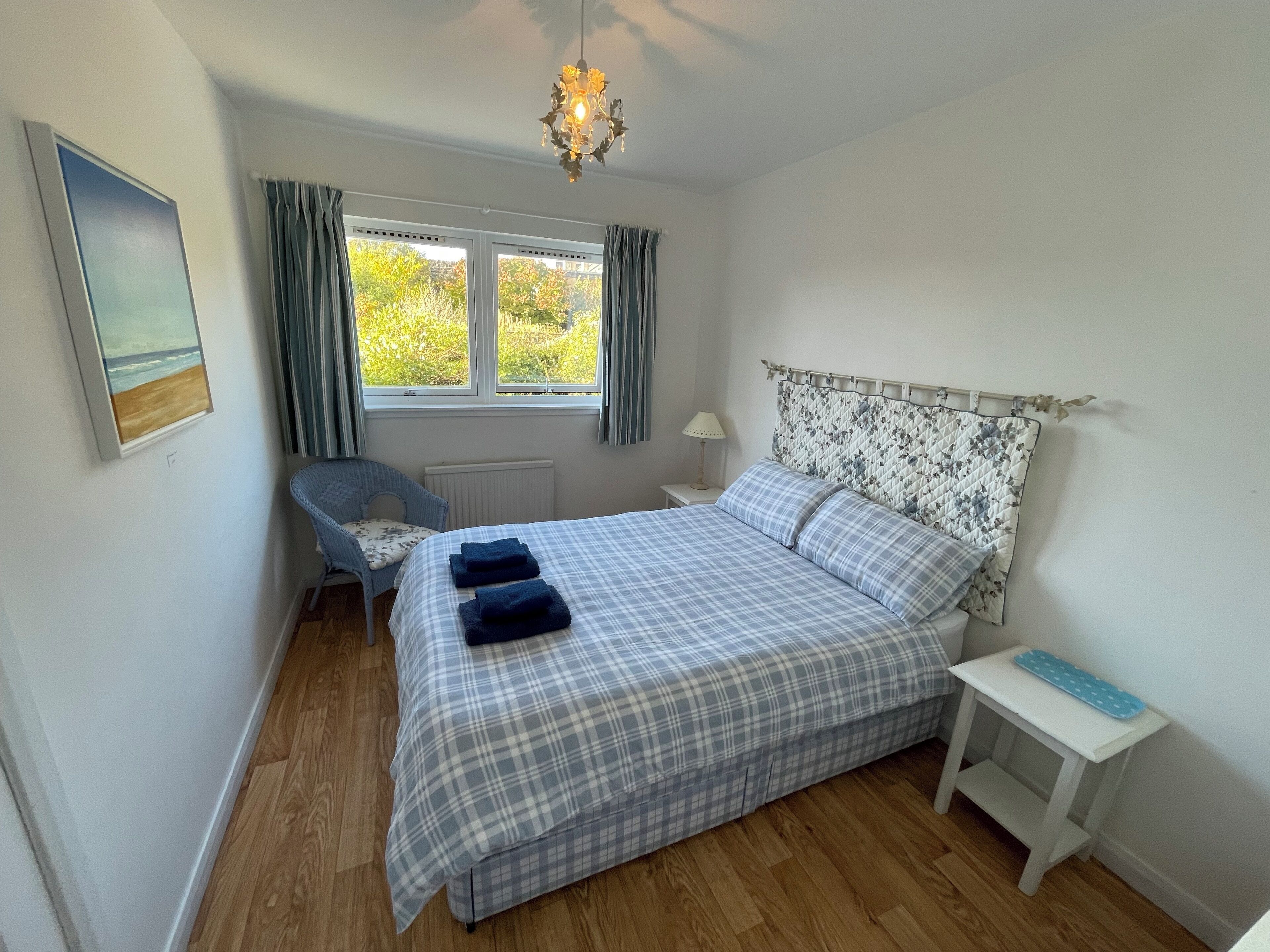 4 bedrooms, iron/ironing board, internet, bed sheets