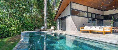 Luxury-Vierbettzimmer, eigener Pool, Bergblick