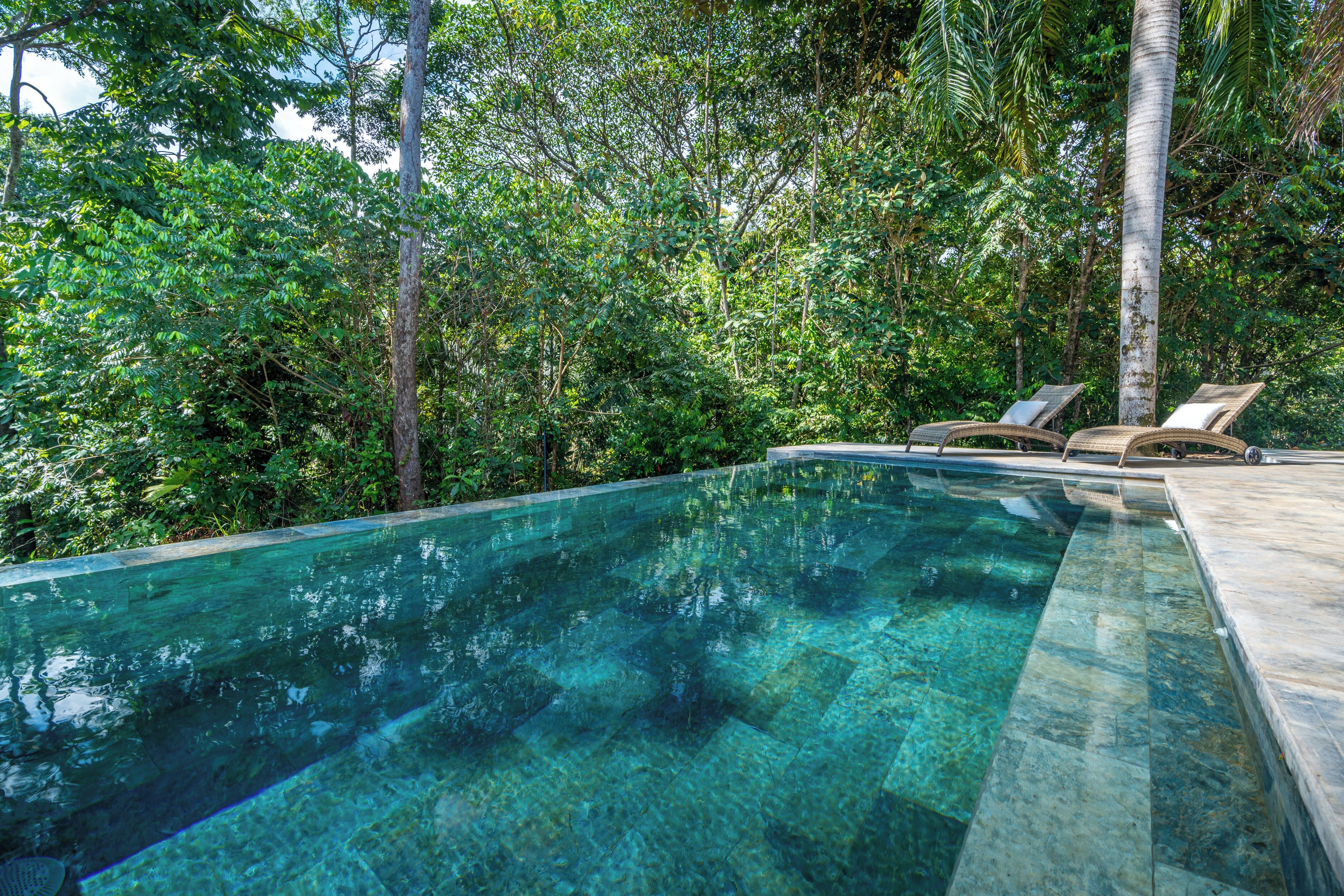 Chambre Quadruple Luxe, piscine privée, vue montagne | Piscine