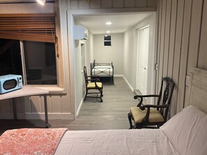 4 bedrooms, iron/ironing board, WiFi, bed sheets