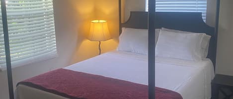 4 chambres, fer et planche à repasser, Wi-Fi, draps fournis
