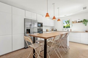 ميكروويف، فرن، موقد طهي مسطح، غسالة أطباق