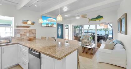 Reel and Relax-Key Colony Beach 2BR, Cabana Club, 40’ dock & 5 min to Atlantic