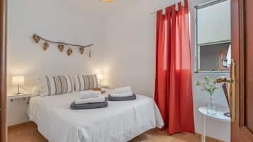 2 bedrooms, iron/ironing board, WiFi, bed sheets