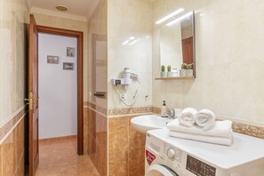 Doccia, asciugacapelli, asciugamani