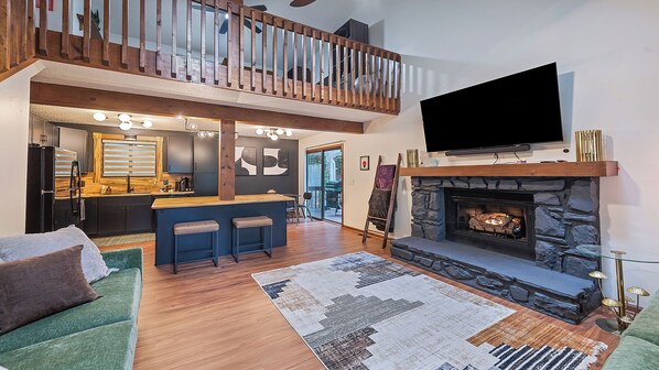TV, fireplace