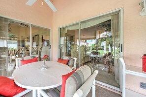 Outdoor dining - Stunning 3-Bedroom, 2-Bathroom Home – Your Dream Retreat Awaits! (Sun City Center)