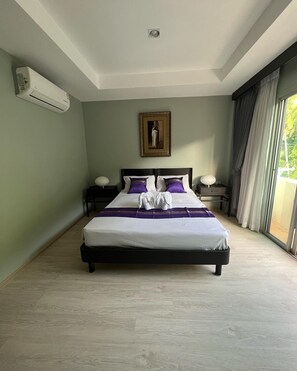 Standard Room, Balcony | In-room safe, desk, blackout drapes, iron/ironing board - Aloha residence Kata beach (Karon)
